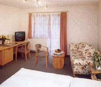 Hotel Gasthof Hirsch Alfdorf Exterior foto